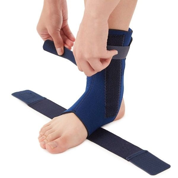 Opaska stabilizator stawu skokowego na kostke z dociągami zwichnięcie skręcenie