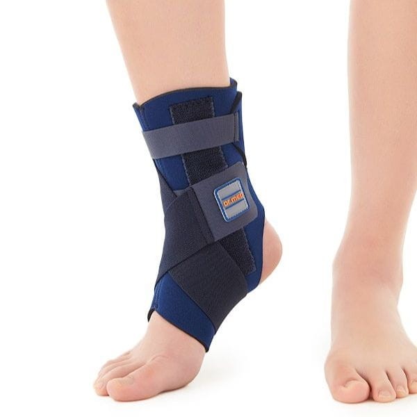 Opaska stabilizator stawu skokowego na kostke z dociągami zwichnięcie skręcenie